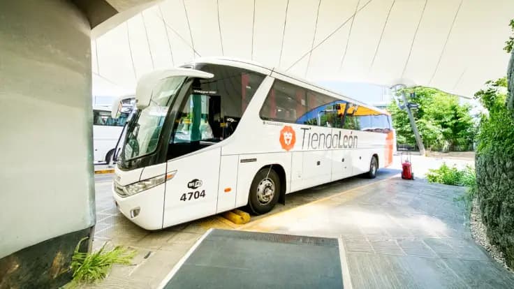 micro de Tienda Leon